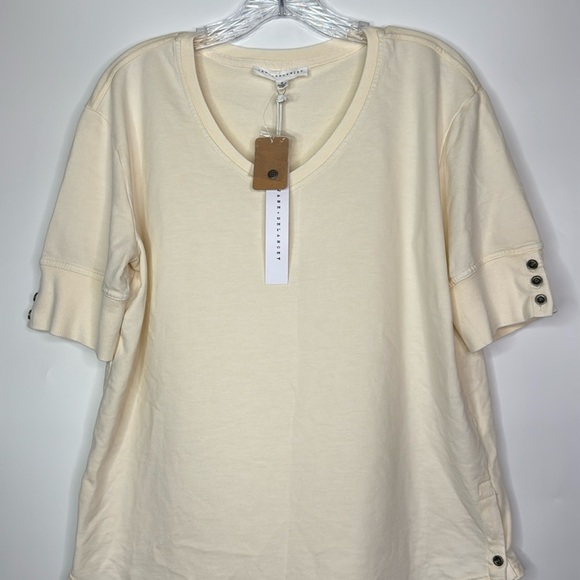 June + Delancey Vneck Short Sleeve Blouse Size Medium NWT - Picture 2 of 9